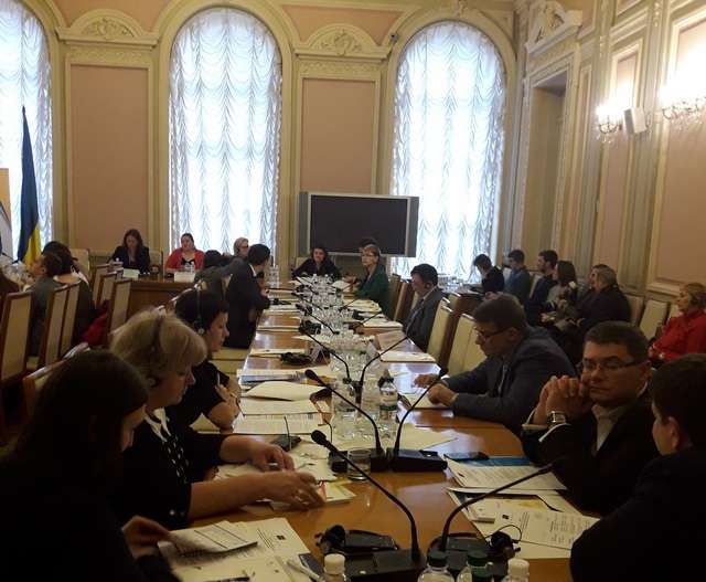 У Верховній Раді відбувся круглий стіл з проблемних аспектів забезпечення виконання Україною норм міжнародного гуманітарного права