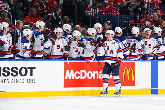 НХЛ. Форвард молодежной сборной США признан первой звездой игрового дня