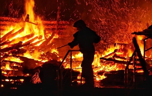 В Харьковской области на пожаре в частном доме погибли три человека