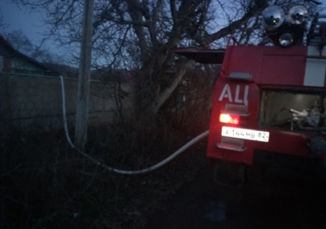 На пожаре в крымском селе чуток не взорвались баллоны с газом