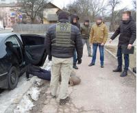 В Чернигове полицейский организовал банду купцов орудием(видео)