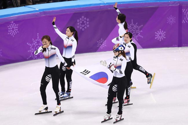 Пхенчхан-2018. Женская сборная Южной Кореи по шорт-треку победила в эстафете на 3000 м