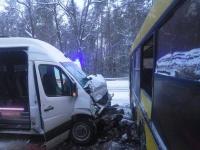 Под Киевом маршрутка протаранила пассажирский автобус(фото, видео)