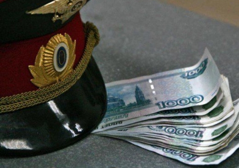 В Крыму сотрудник ГИБДД попался на взятке в 40 тысяч