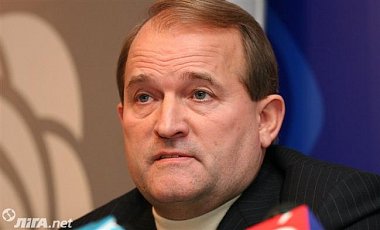 Медведчук достигает суда над журналистами "Схем"