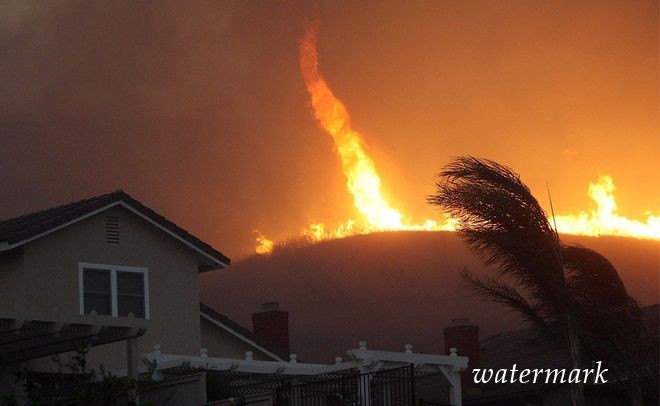 Пожары и мощный ветер в Калифорнии образовали «огненные торнадо»