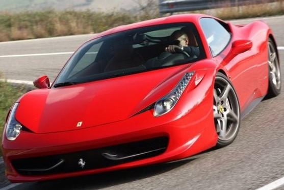 Арендованный Ferrari не выдержал испытания женщиной впервые севшей за руль спорткара