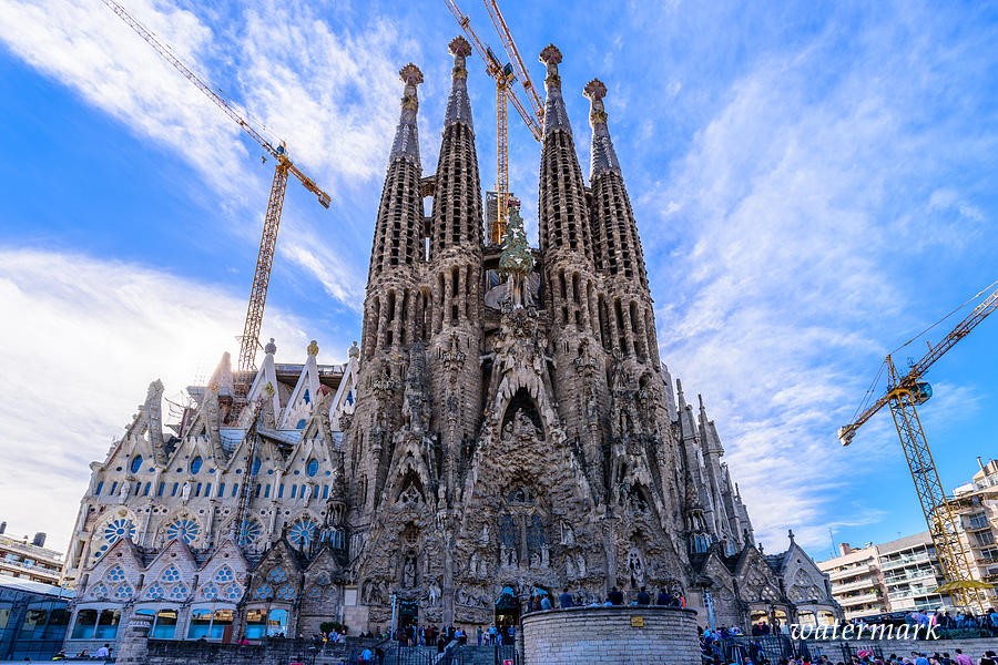 Собор Саграда-Фамилия в Барселоне достроят к 2026 г