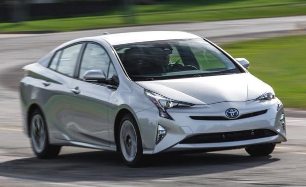 Опасные авто: из-за высокого риска возгорания Toyota отзовет новые модели