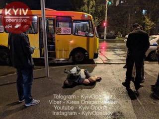 В Киеве опьяненный хулиган устроил поножовщину в маршрутке